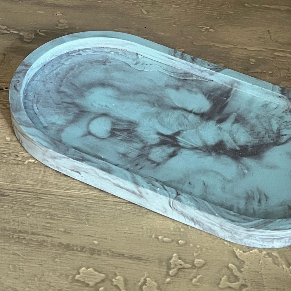 Handcrafted Resin Oval Tray - Picture 9 of 9